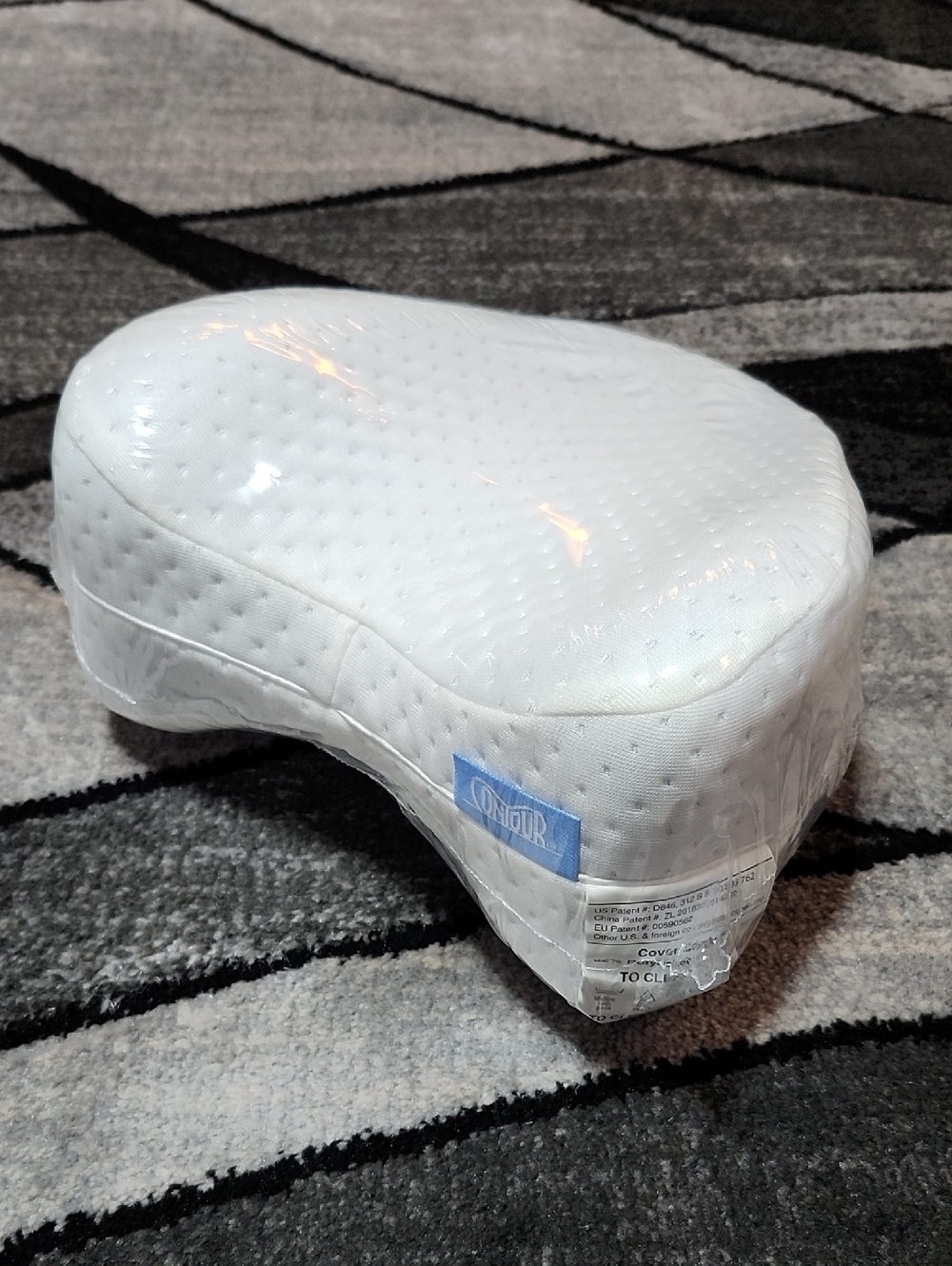 CONTOUR LEGACY LEG & KNEE MEMORY FOAM SUPPORT PILLOW 10"X6"X9.5"